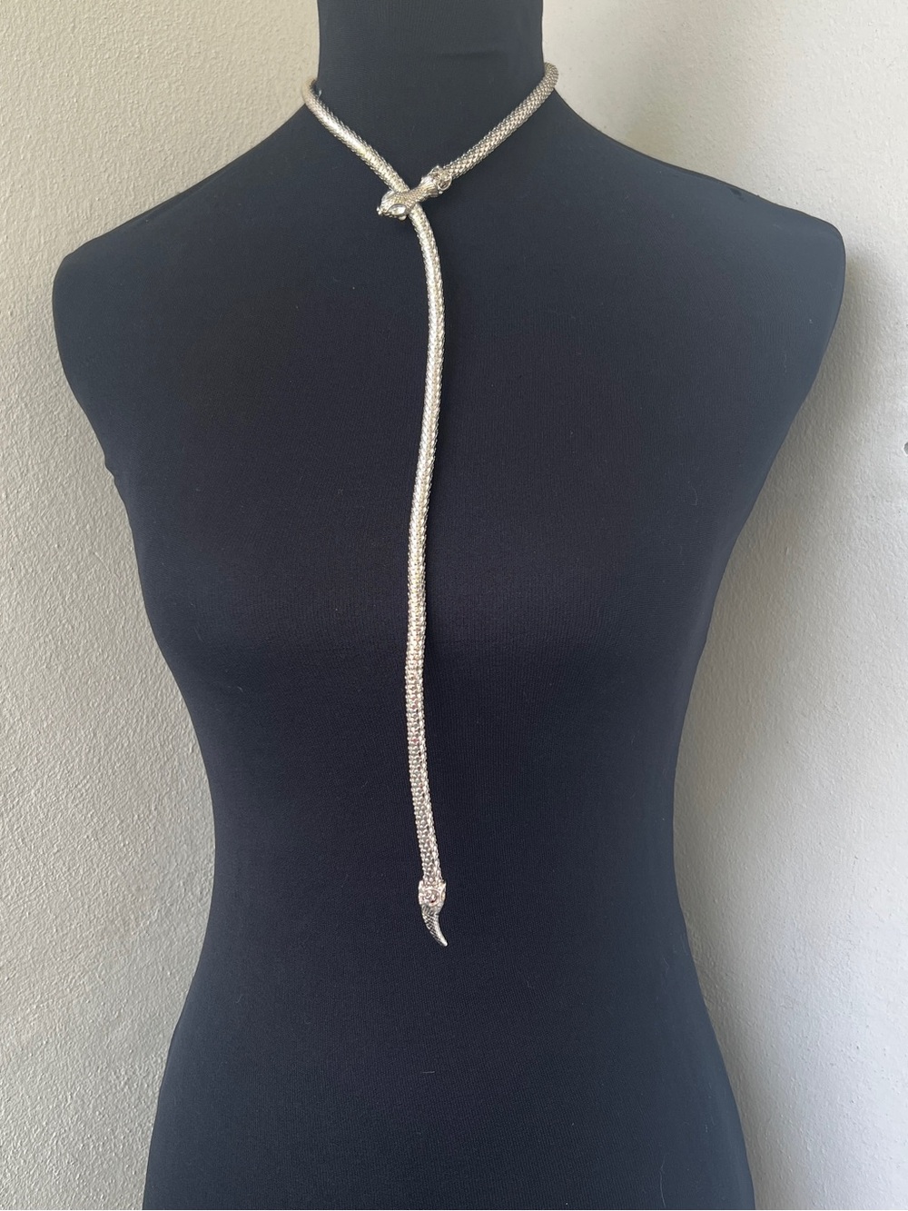 Vtg Silver Chainmail Snake Mesh Necklace Crystal Eyes Adjustable Lariat Serpent - Picture 3 of 10